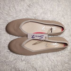 SEVEN7 | NWT | TAN KAITLYN FLATS - LIKE ROTHY'S